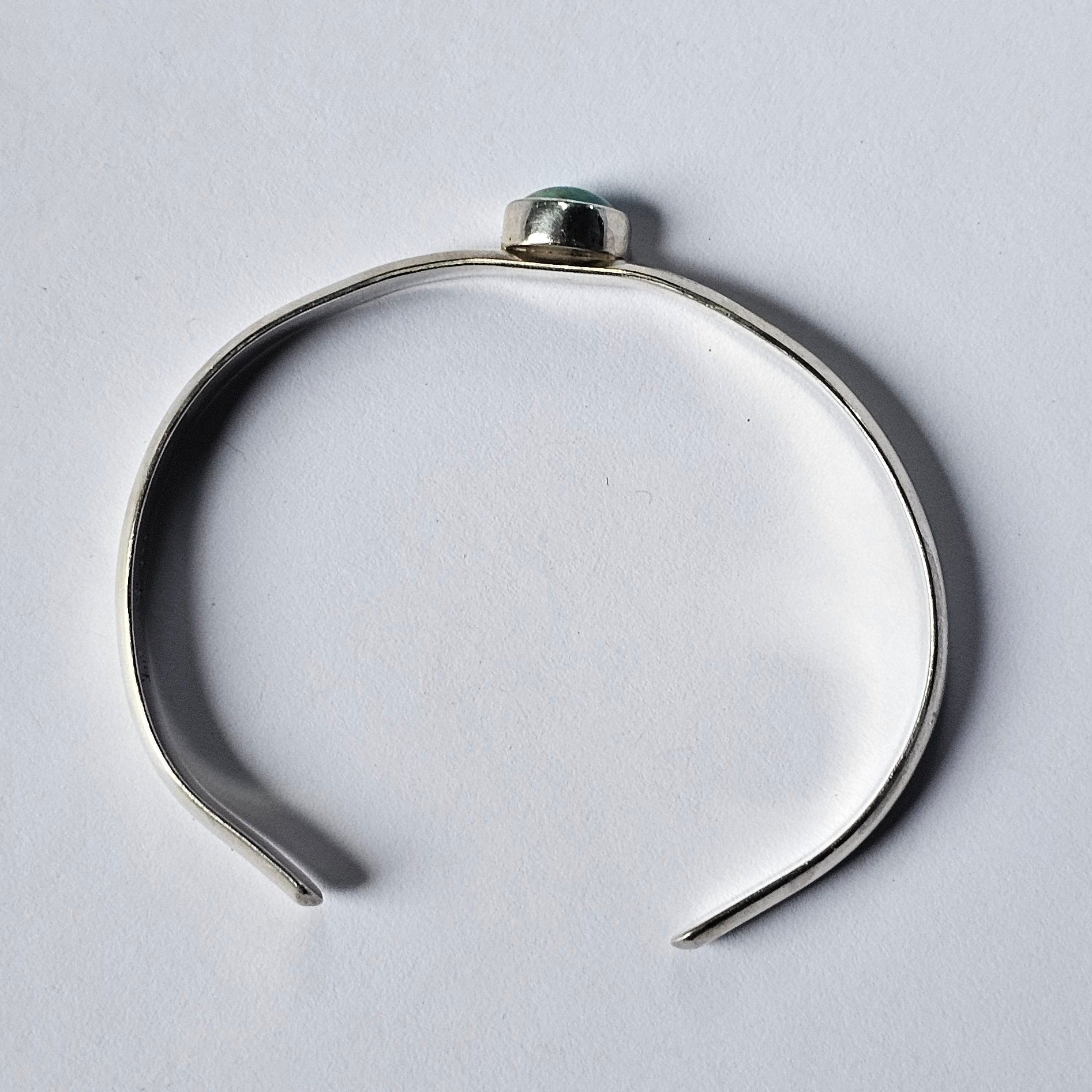 ~6" Sterling Silver Cuff with Kingman Turquoise – Stamped Band, Freeform Cabochon