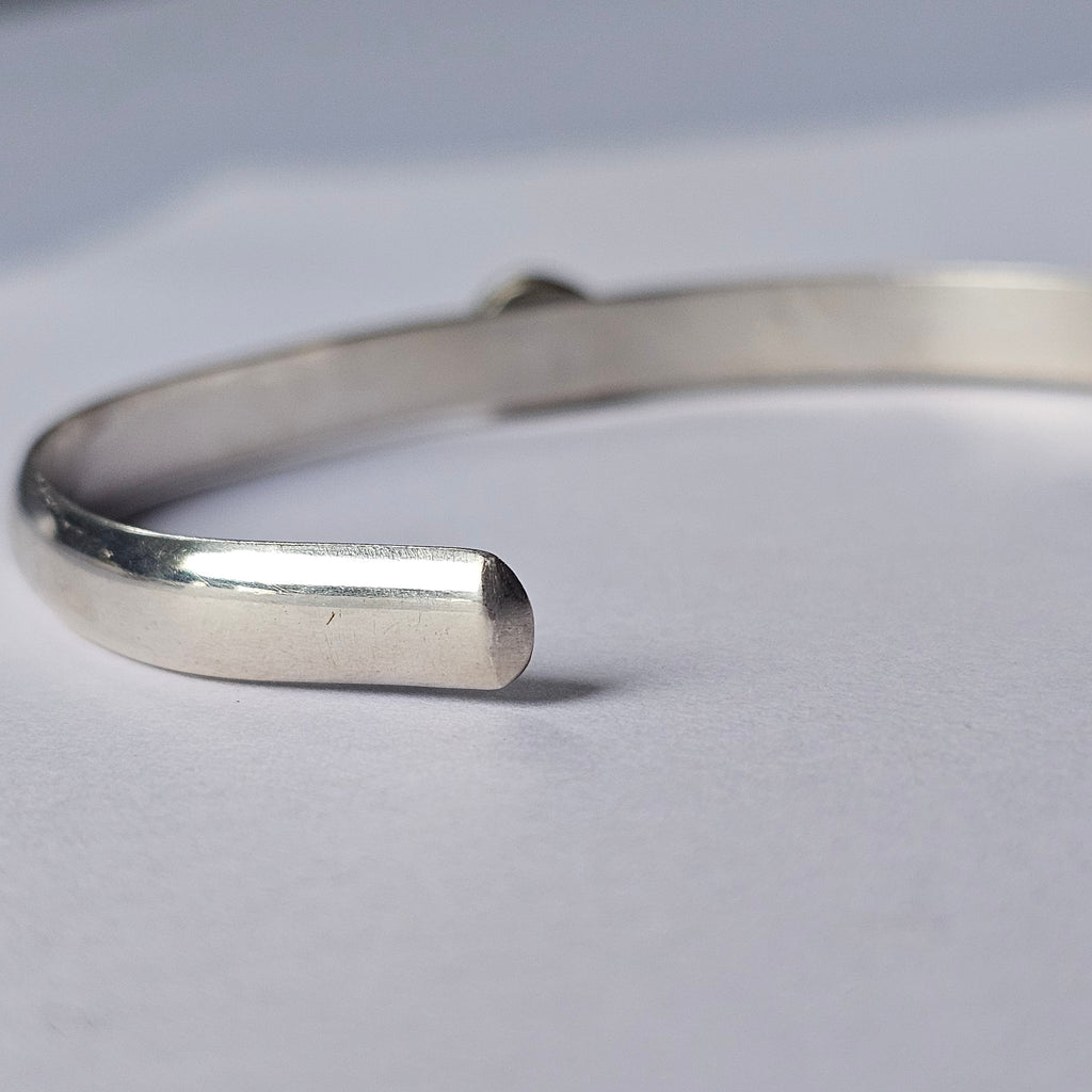 ~6" Sterling Silver Cuff with Kingman Turquoise – Stamped Band, Freeform Cabochon