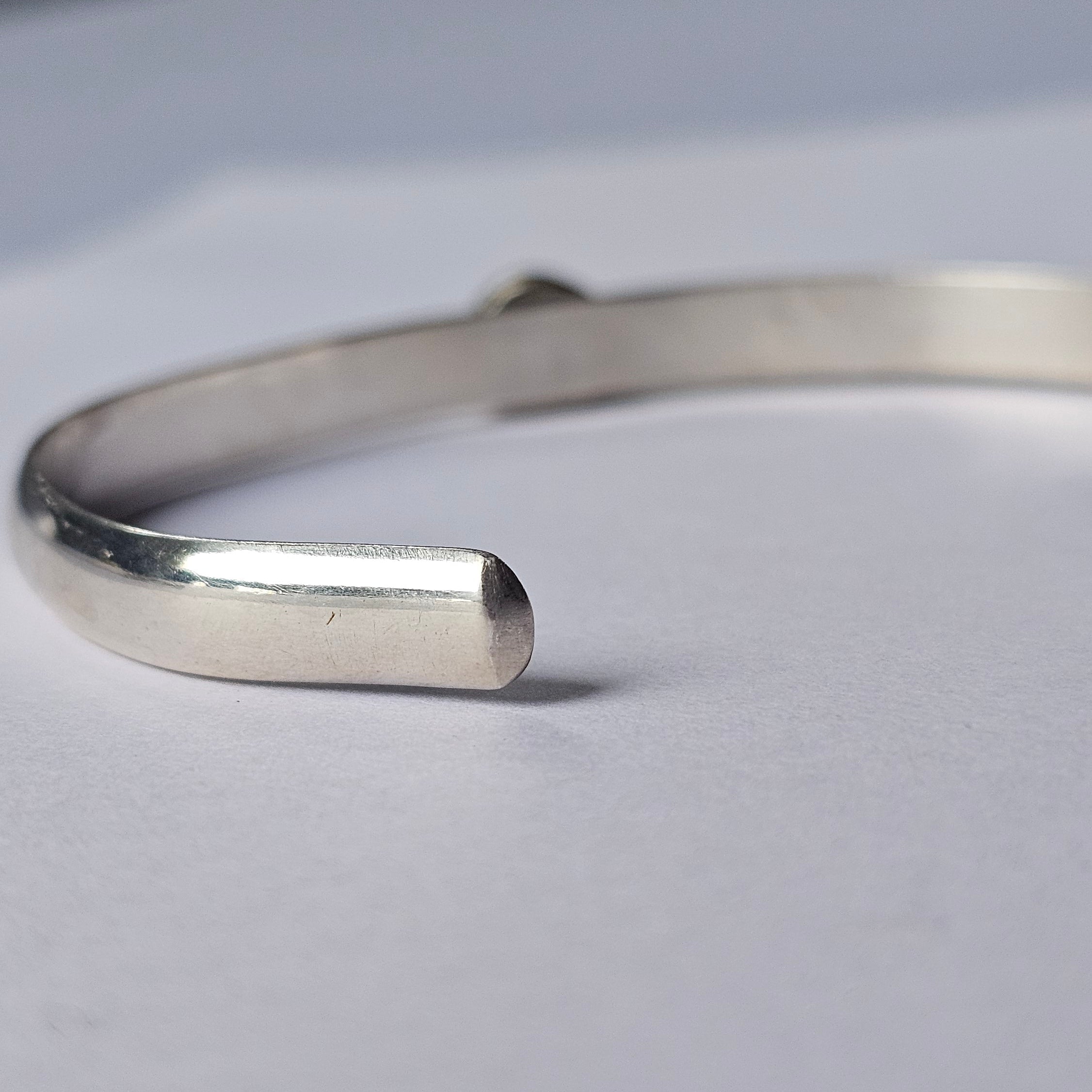 ~6" Sterling Silver Cuff with Kingman Turquoise – Stamped Band, Freeform Cabochon